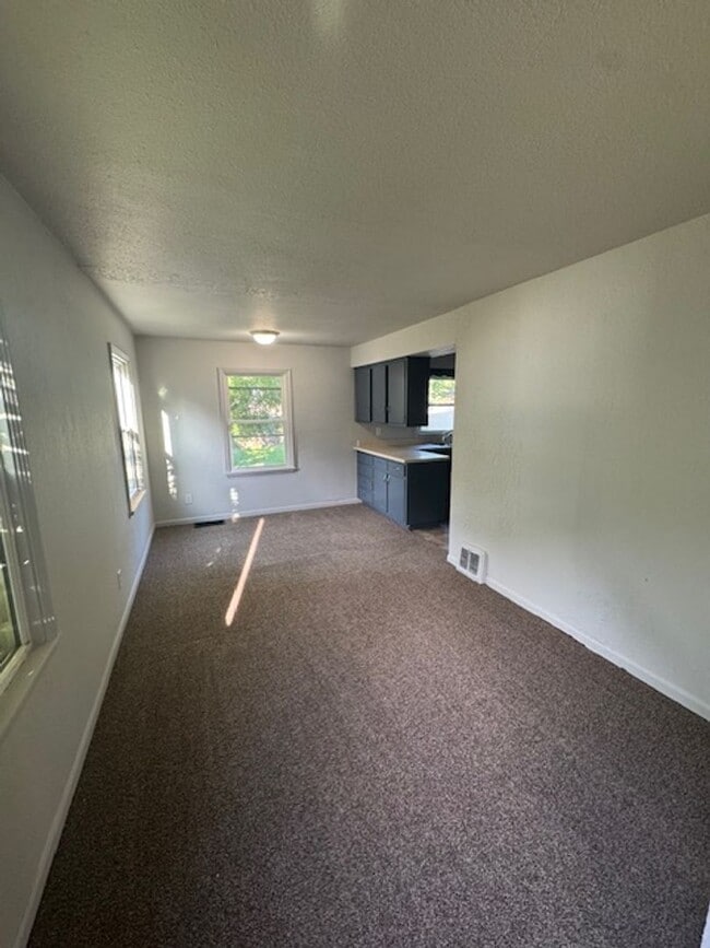 Building Photo - 4404 Plaza Dr