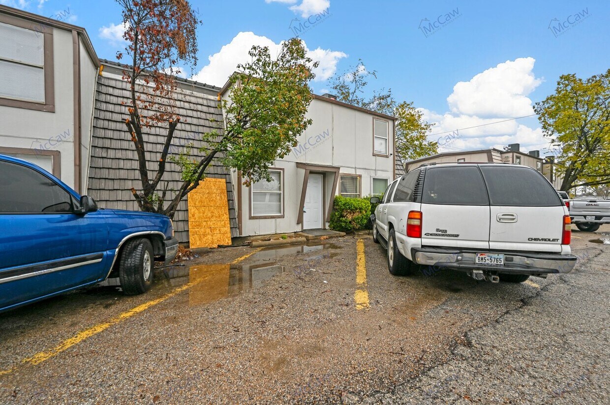 Foto principal - Great 2 BR & 1.5 BA Apartment in Dallas (7...