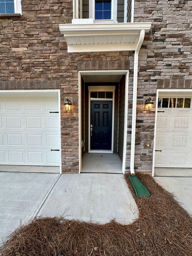 Building Photo - Brand New Elegant Townhome located in Ballantyne!
