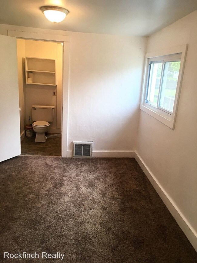 Building Photo - 4 br, 1 bath House - 5038 CARSON AVE SW