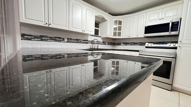 Foto del edificio - 4722 NW 192nd Terrace