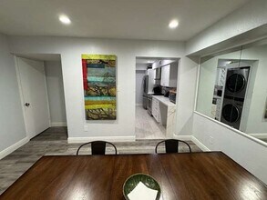 Building Photo - 355 N Post Oak Ln