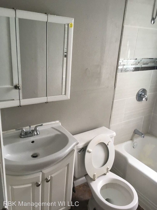 Foto del edificio - 3 br, 1 bath House - 4655 Montrose Ave