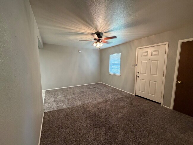 Foto del edificio - Duplex Located In Central Lubbock Minutes From Tech Campus!