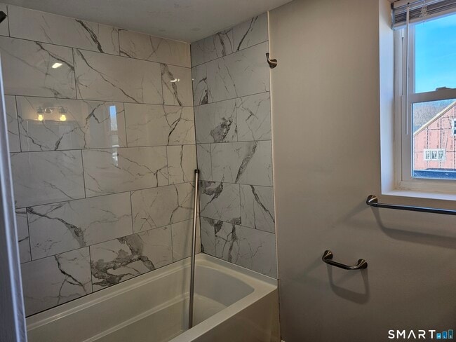 Foto del edificio - 151 E Main St