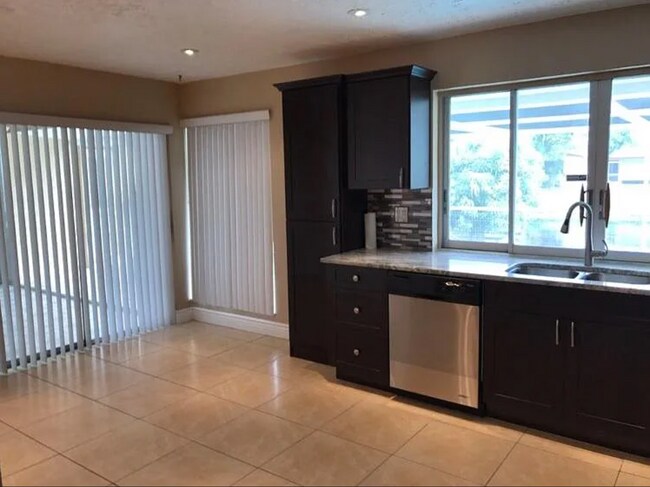 Foto del edificio - 2410 NW 87th Ln