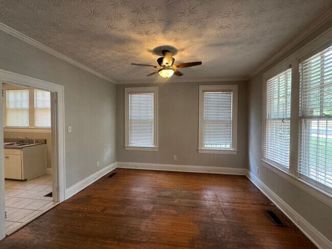 Building Photo - Four Bedrooms in The Garden District