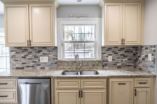 Foto del edificio - Beautiful - Well maintained spacious home ...