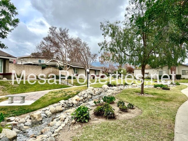 Building Photo - 1606 Carmel Cir W