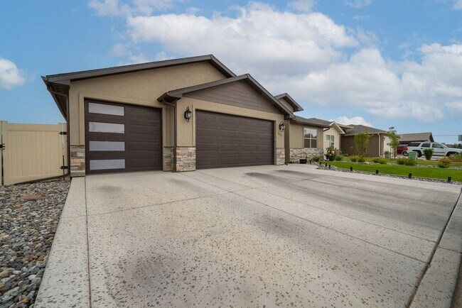 Foto del edificio - TWO WEEKS FREE RENT!