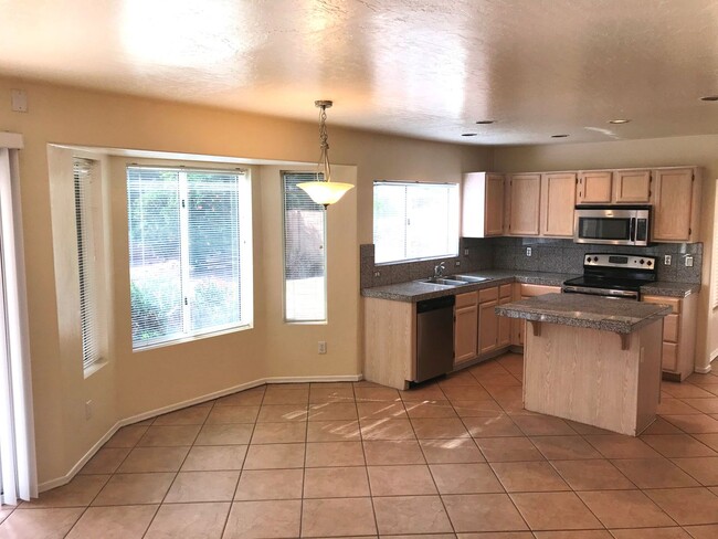 Building Photo - Gilbert 5 Bed, 3 Bath Home with Pool - LAN...