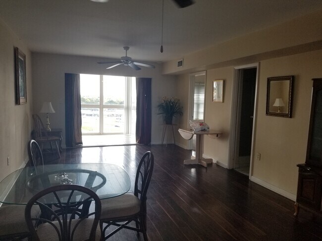 Foto del edificio - 4939 Floramar Terrace