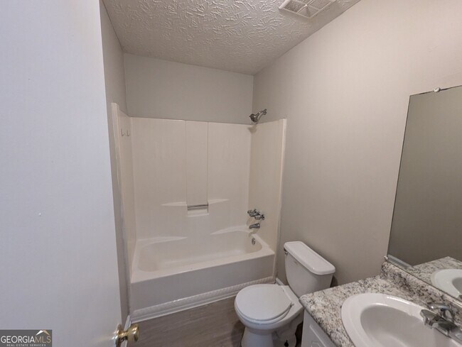 Building Photo - 242 Rustwood Dr