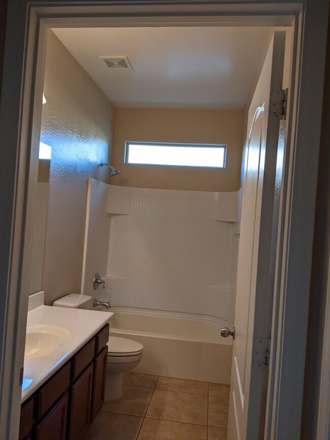 Foto del edificio - 17525 W Larkspur Dr