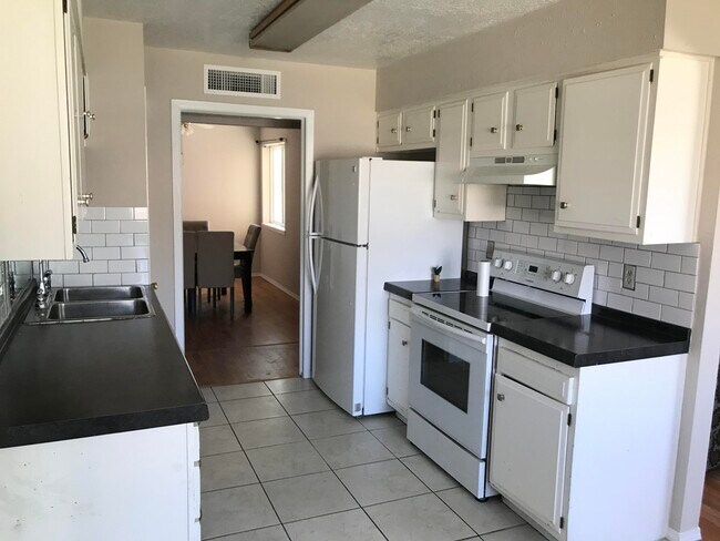 Foto del edificio - 10229 Ashwood Dr