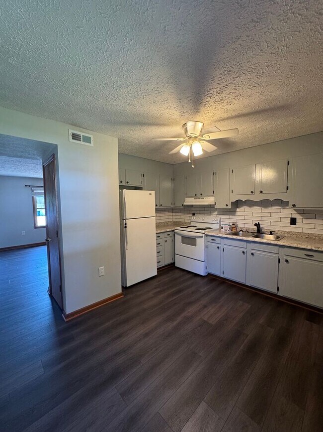 Building Photo - 4774 Mayfield Dr