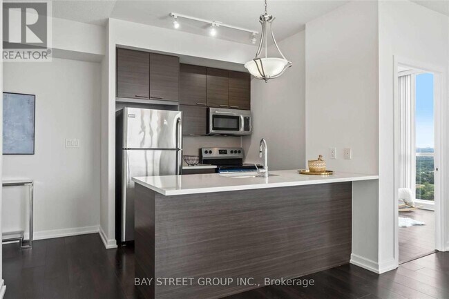 Photo du bâtiment - 66 Forest Manor Rd