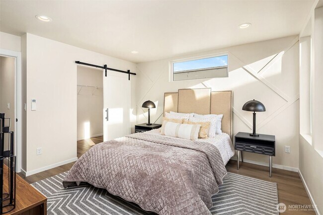 Foto del edificio - New Ballard Townhomes