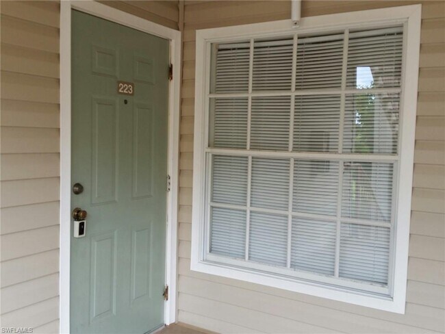Foto del edificio - 1755 Four Mile Cove Pkwy