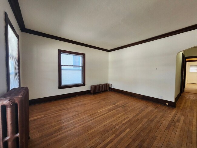 Building Photo - 127 E Johnson St