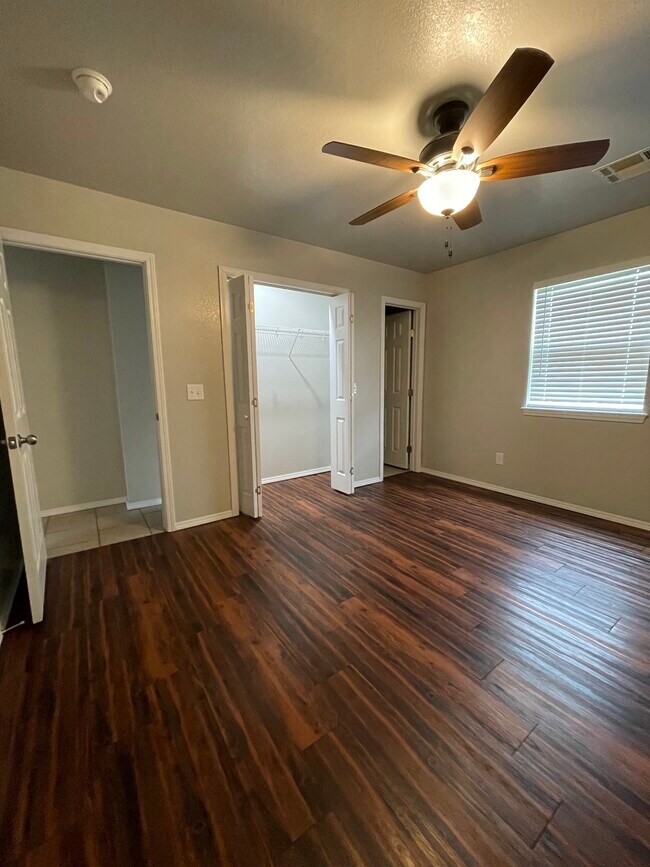 Foto del edificio - 1122 Oak Ln
