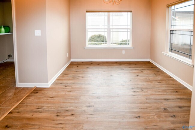 Foto del edificio - 324 Falling Water Ln SW