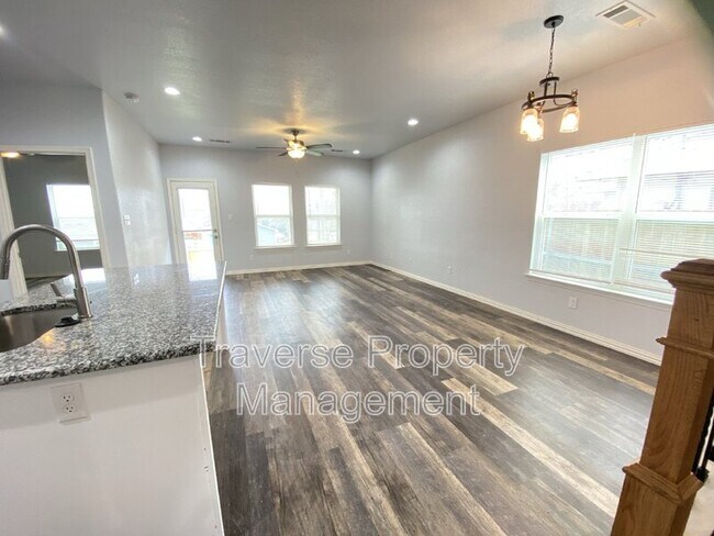 Building Photo - 5325 Carver Dr