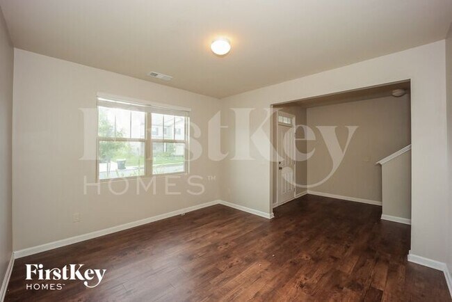 Foto del edificio - 988 Lilfield Lane