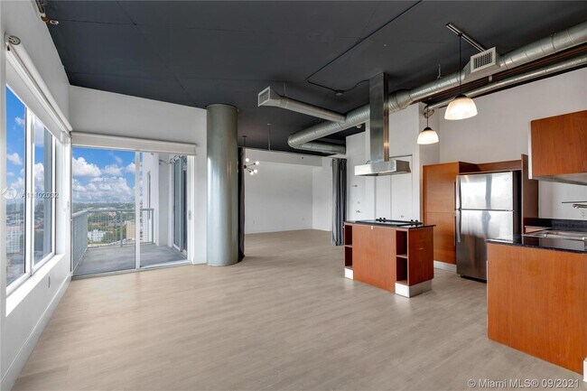 Foto del edificio - 10 SW South River Dr