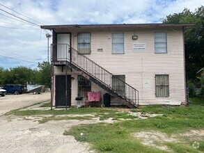 Building Photo - 2513 Quintana Rd