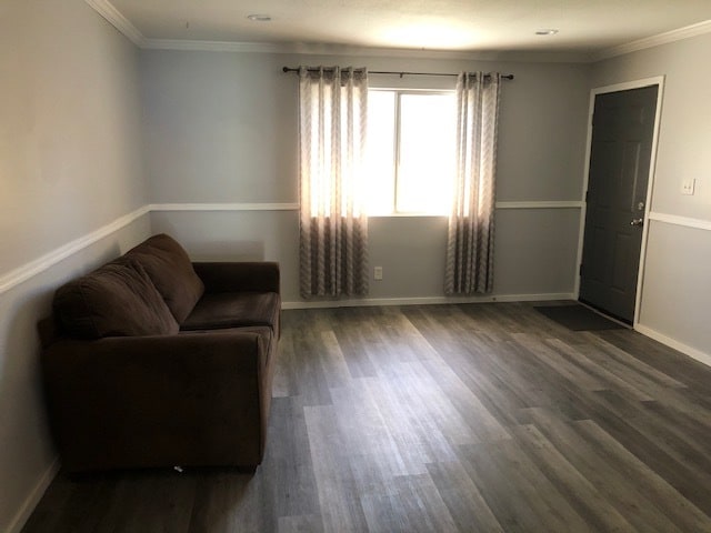 LR - 4426 N 28th St