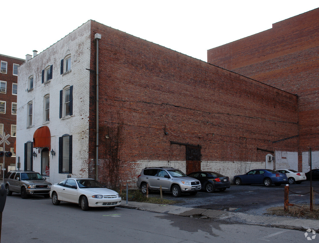 Building Photo - Hudgins St