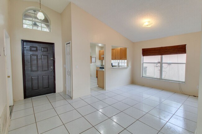 Foto del edificio - 10538 Sun Villa Blvd - Available December ...