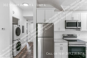 Building Photo - 302 Stuart Ave