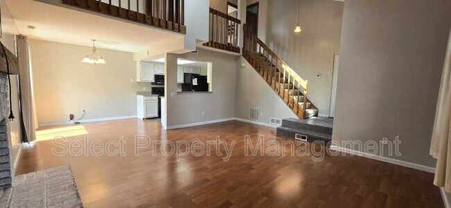 Building Photo - 5006 Pinebrook Dr
