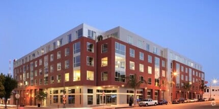Building Photo - 285 W 6th St