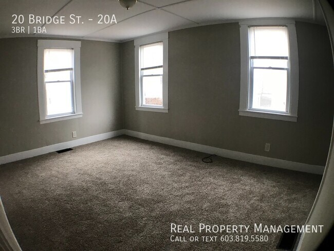 Building Photo - Recently Renovated 3 Bedroom Apartment!