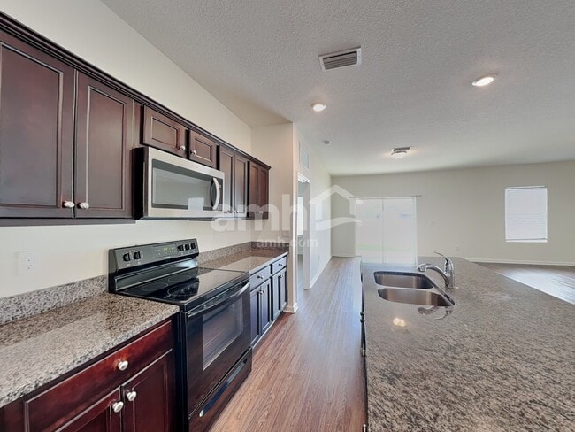 Foto del edificio - 8714 Layalie Way