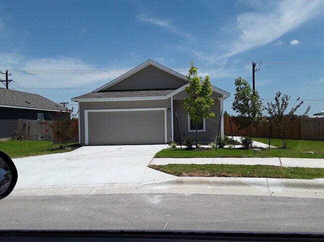 Building Photo - 197 Emerald Green Trail