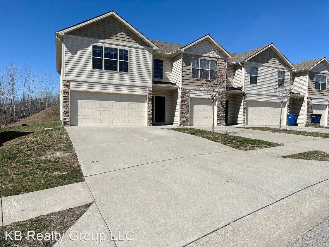 1424 NE Mary Ct, Grain Valley, MO 64029 House Rental in Grain Valley