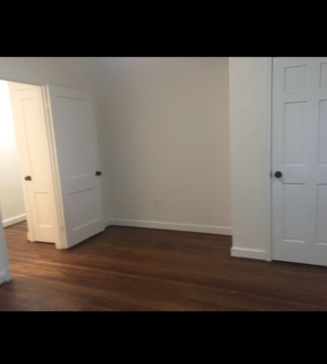 Foto del edificio - 4703 Ravenswood Rd