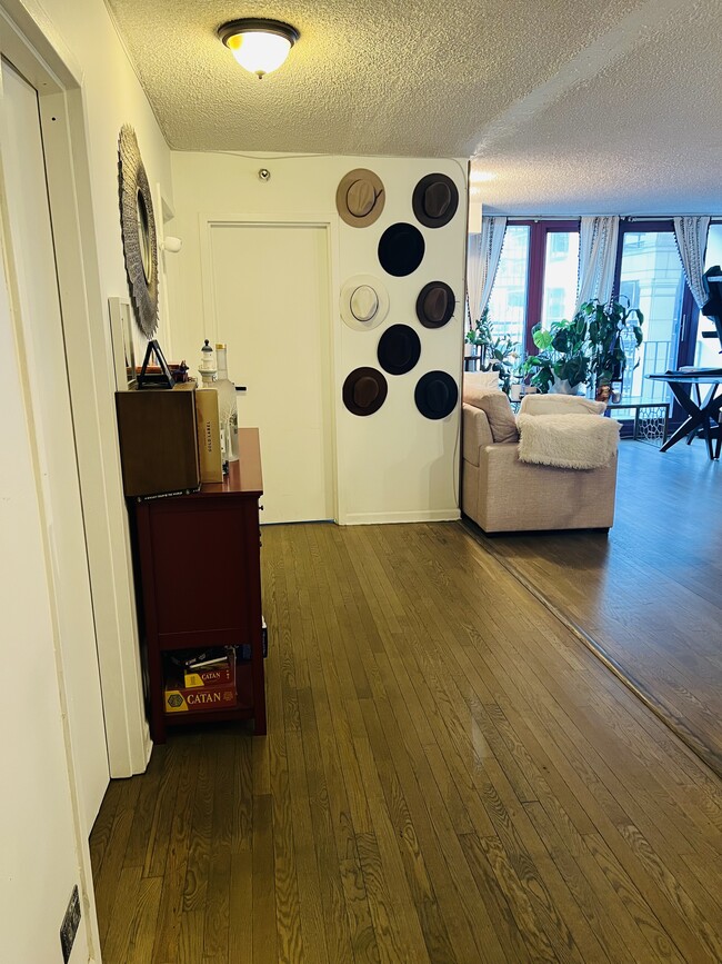 Espacio vital - 200 N Dearborn St