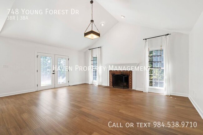 Foto del edificio - 748 Young Forest Dr