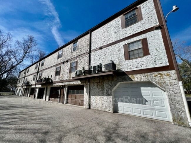 Foto del edificio - 1614 Speaker Rd