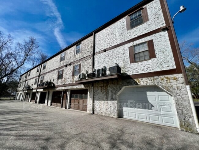 Foto del edificio - 1632 Speaker Rd