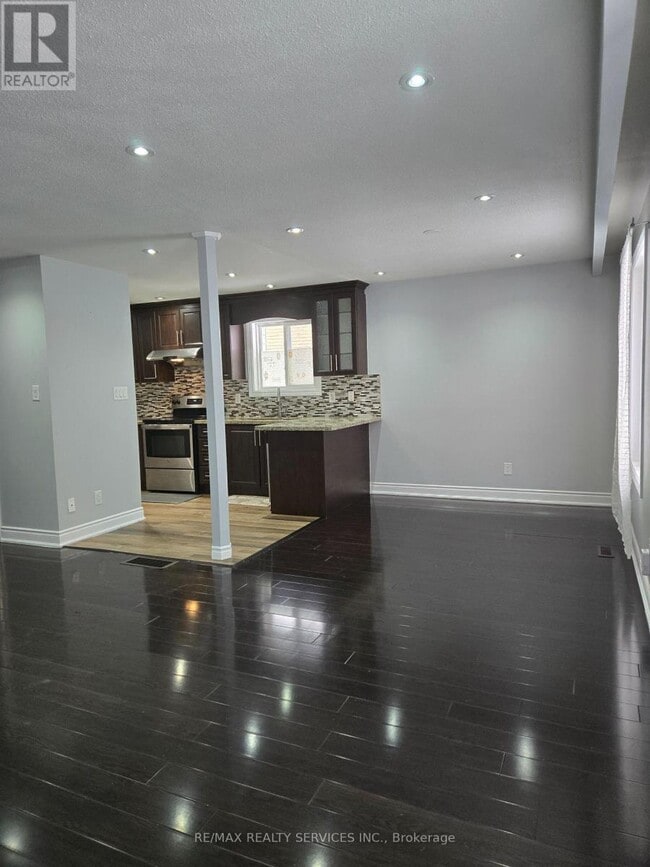 Building Photo - 59 Reigate Ave