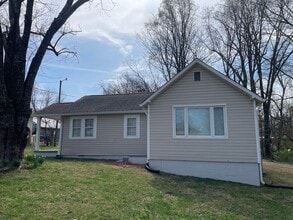 Building Photo - 1100 Newport St