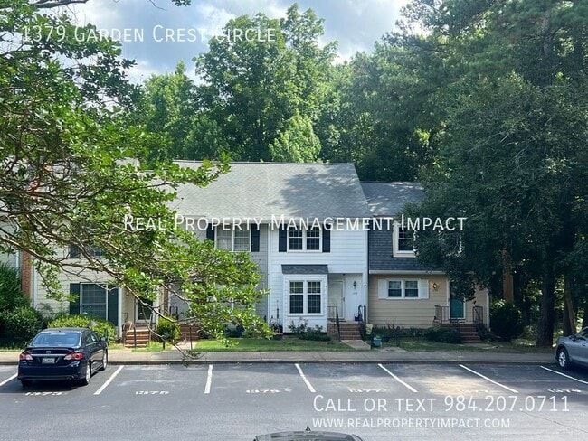Building Photo - GREAT VALUE IN IDEAL LOCATION:  Spacious 3...