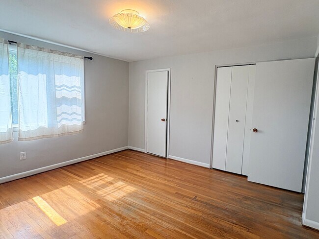 Building Photo - 6192 Northwood Dr