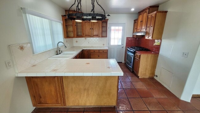 Foto del edificio - 3 Bed 2 Bath House With Spacious Family Ro...